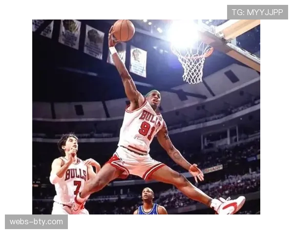 青岛米奇篮板王但球队内线吃紧，阵容短板制约战术发挥